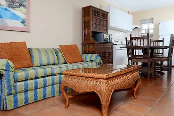Apartahotel Punto Di Oro Apartments Resort Tanki Leendert