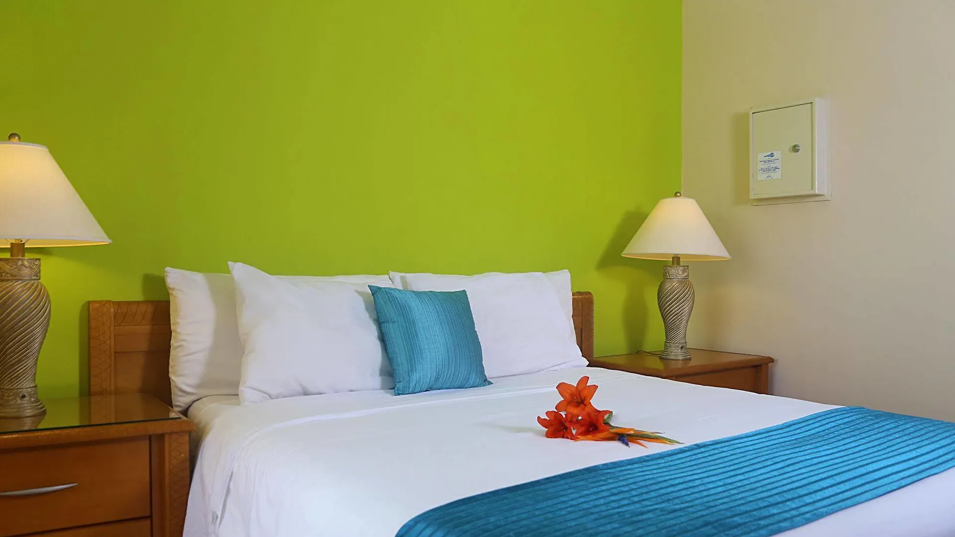 Punto Di Oro Apartments Resort Tanki Leendert 2*,  Aruba